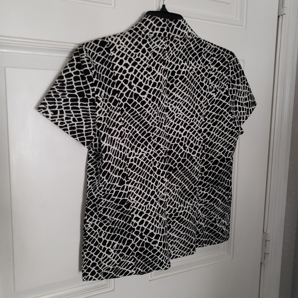 First Option black and white button down blouse - Picture 6 of 6